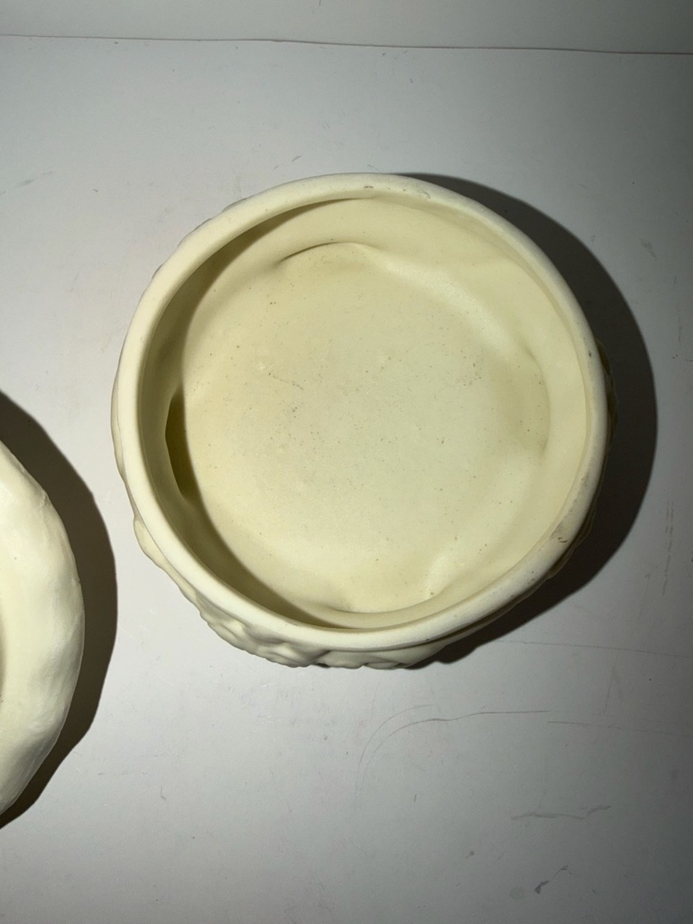 Vintage White Bisque Porcelain Footed Trinket Box - Picture 8 of 11